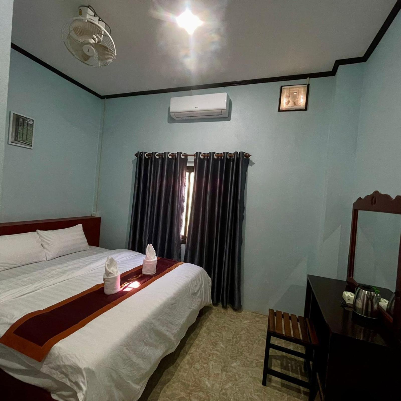 Smile Guesthouse Vangvieng Vang Vieng Exterior photo
