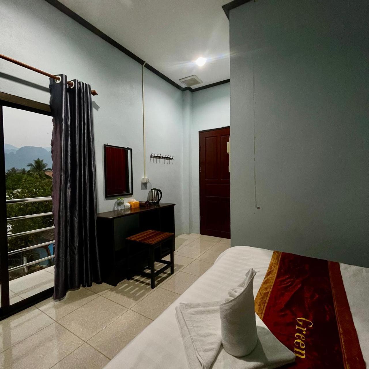 Smile Guesthouse Vangvieng Vang Vieng Exterior photo