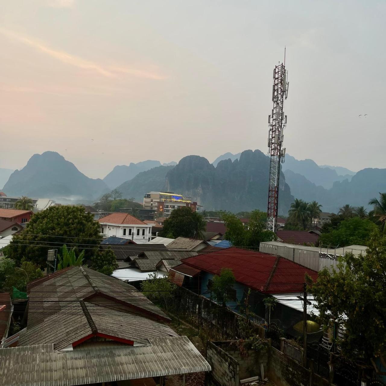 Smile Guesthouse Vangvieng Vang Vieng Exterior photo