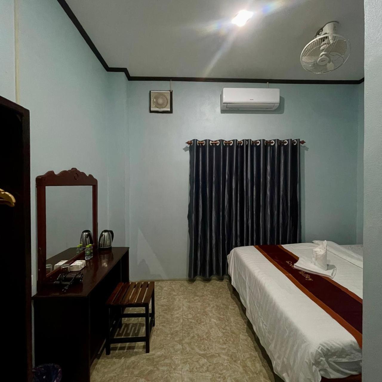 Smile Guesthouse Vangvieng Vang Vieng Exterior photo